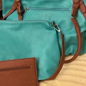 Turquoise large tote/purse w extra.